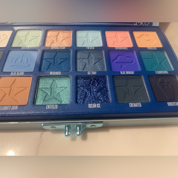 Blue blood eye shadow palette by Jeffree Starr - Picture 4 of 13
